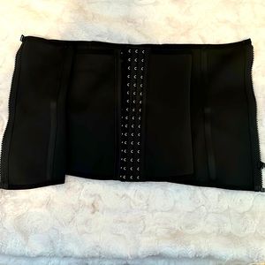 Compression garment/waist trainer